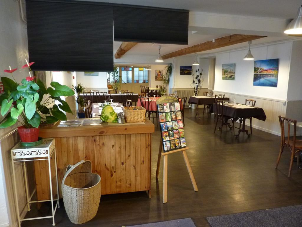 Hotel Saint Pierre Les Sauvages  Bagian luar foto