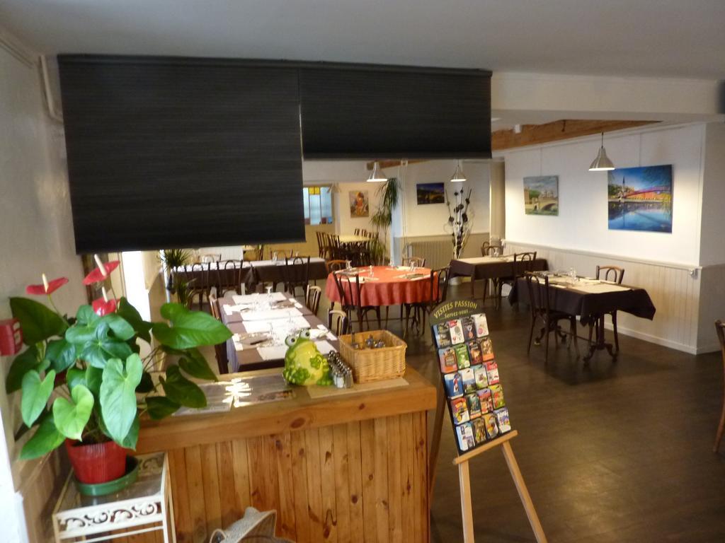 Hotel Saint Pierre Les Sauvages  Bagian luar foto