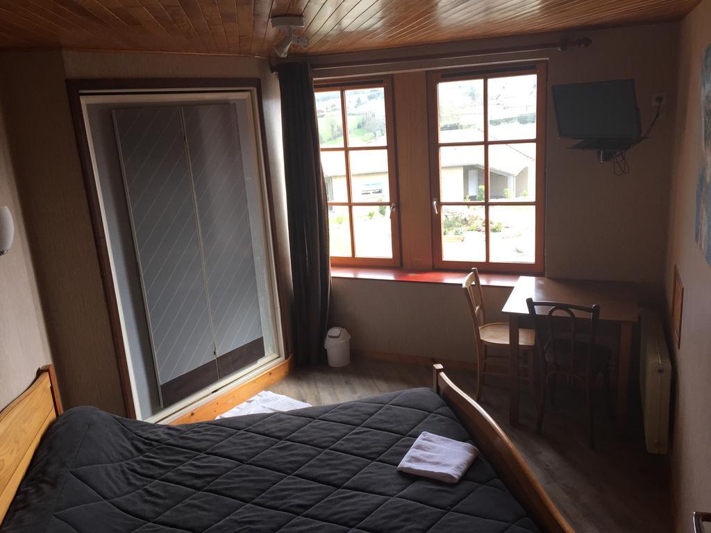 Hotel Saint Pierre Les Sauvages  Bagian luar foto