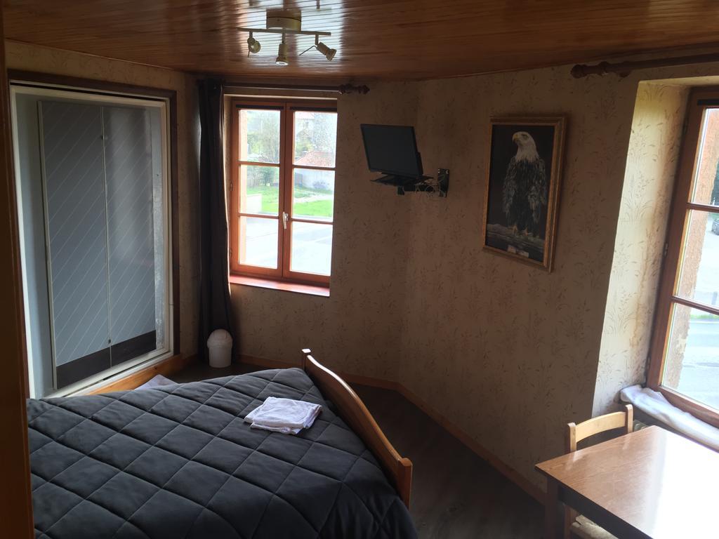 Hotel Saint Pierre Les Sauvages  Bagian luar foto