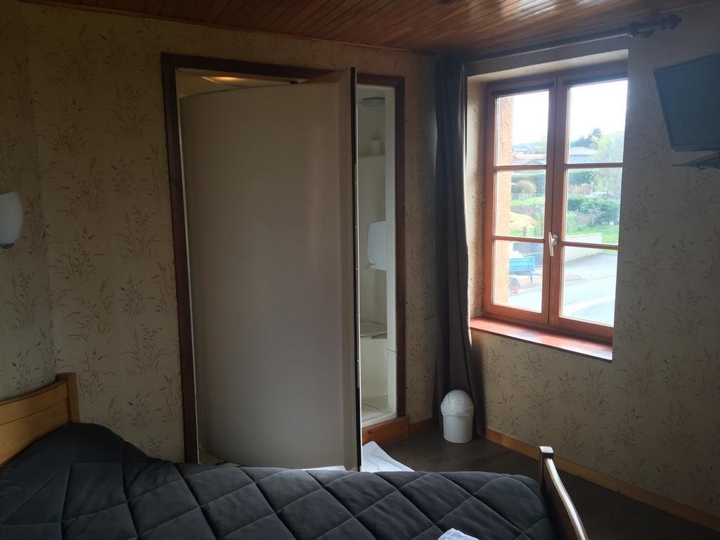 Hotel Saint Pierre Les Sauvages  Bagian luar foto