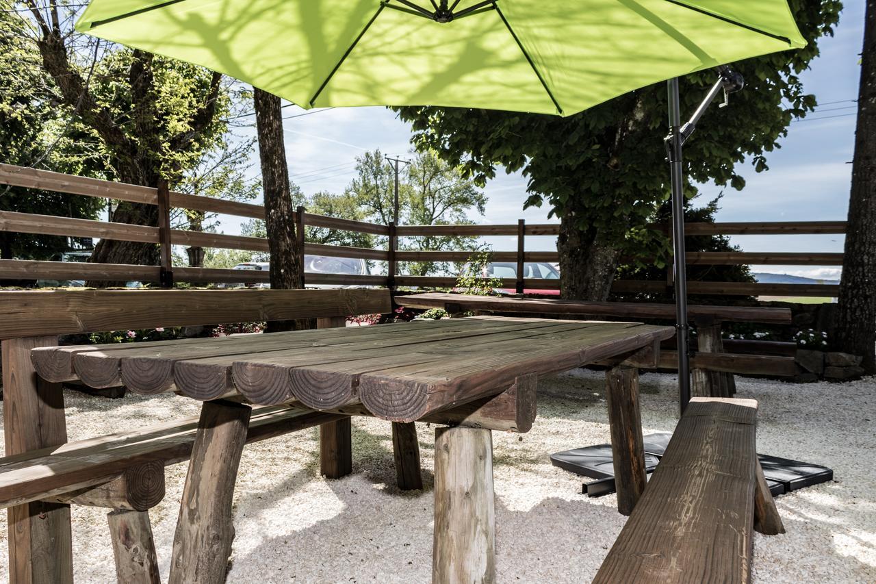 Hotel Saint Pierre Les Sauvages  Bagian luar foto